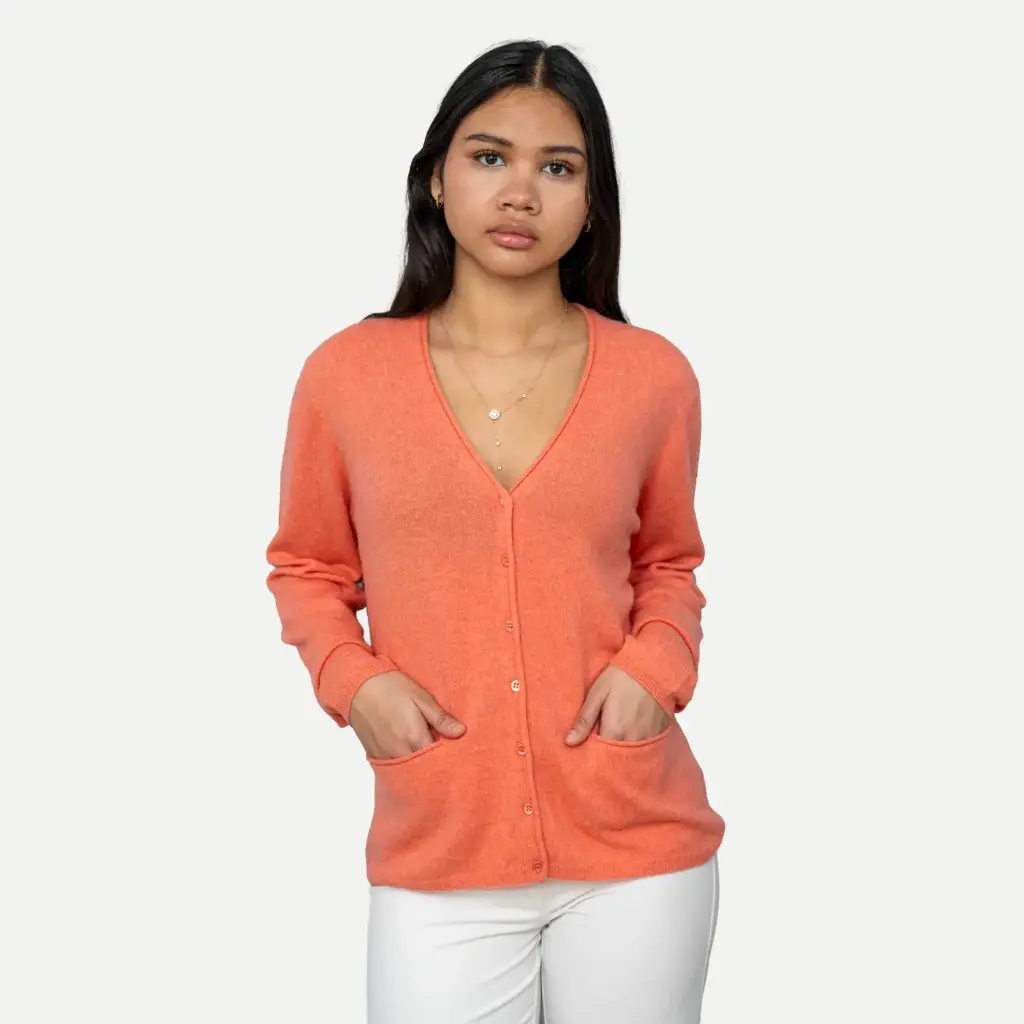 Pull cardigan court cachemire col V a boutons avec poches bord roulotté